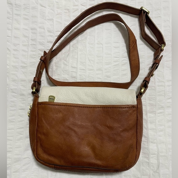 FOSSIL
Preston Flap Pocket Crossbody
Stripe Tan Ivory Pink Brown Leather - Picture 2 of 4